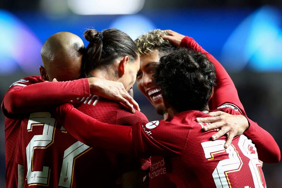 Jugadores del Liverpool celebran uno de los goles contra el Rangers de Glasgow.// EFE/EPA/ADAM VAUGHAN
