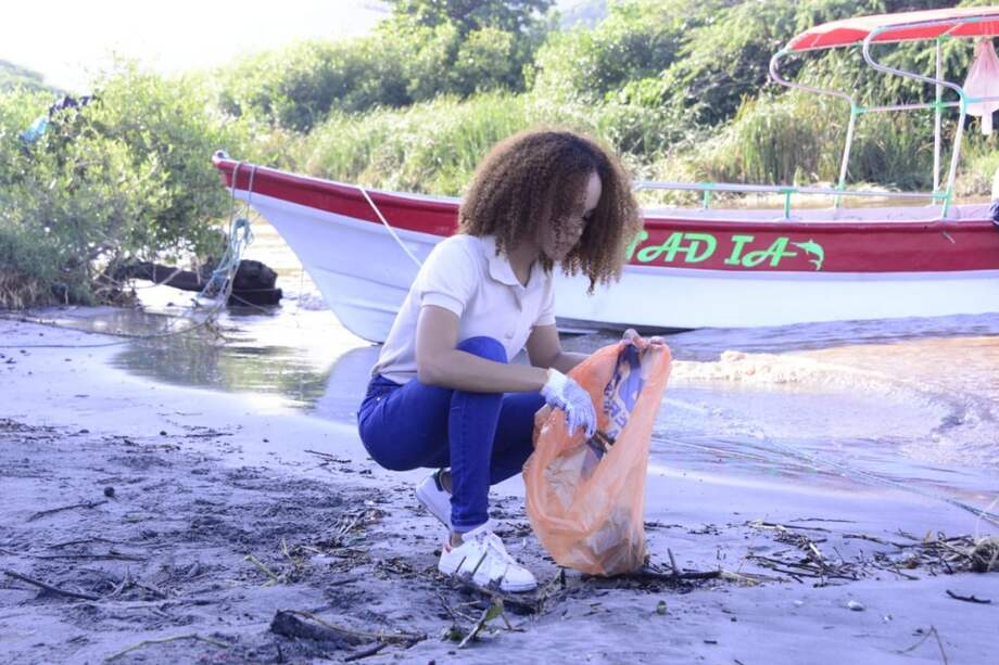 Algunas playas de Santa Marta están altamente contaminadas con microplásticos según la Corporación Autónoma Regional del Magdalena (Corpamag) y el Invemar. / Cortesía prensa Alcaldía de Santa Marta