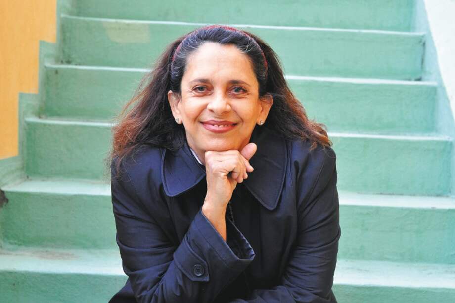 En esta imagen tomada el 27 de febrero de 2008, la cantante brasileña Gal Costa posa en el Teatro Ariston de San Remo, por el 58º Festival de Música Italiano.