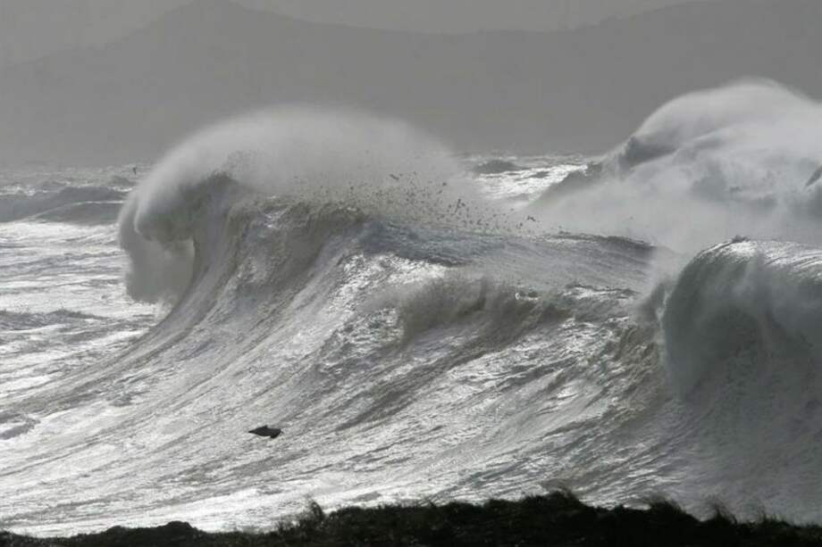 Grandes olas formadas en la costa coruñesa de Valdoviño