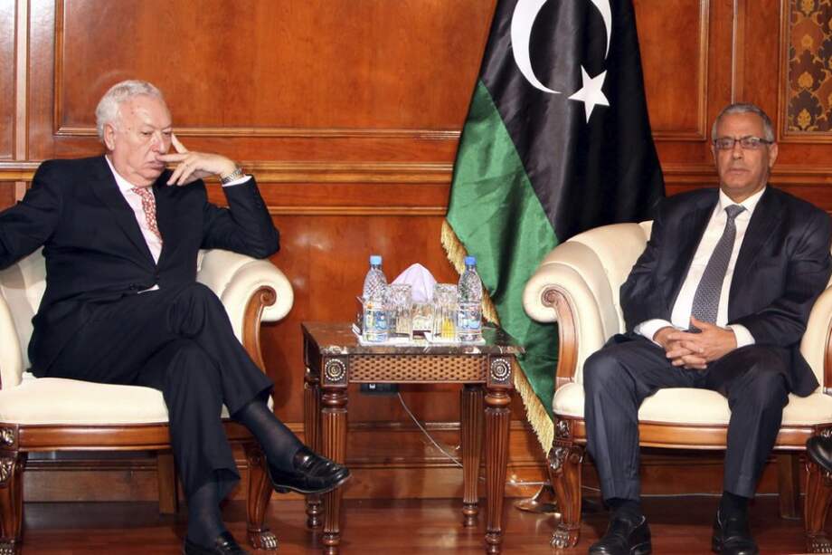 El primer ministro libio, Ali Zidan durante una reunión con el ministro español de Exteriores, José Manuel García-Margallo/ EFE