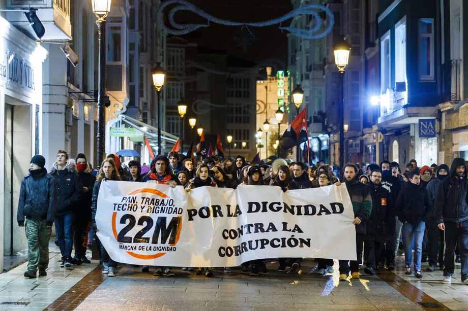 Miles de españoles marcharon el fin de semana en las principales ciudades del país para pedir austeridad al Gobierno y lucha contra la corrupción. / EFE