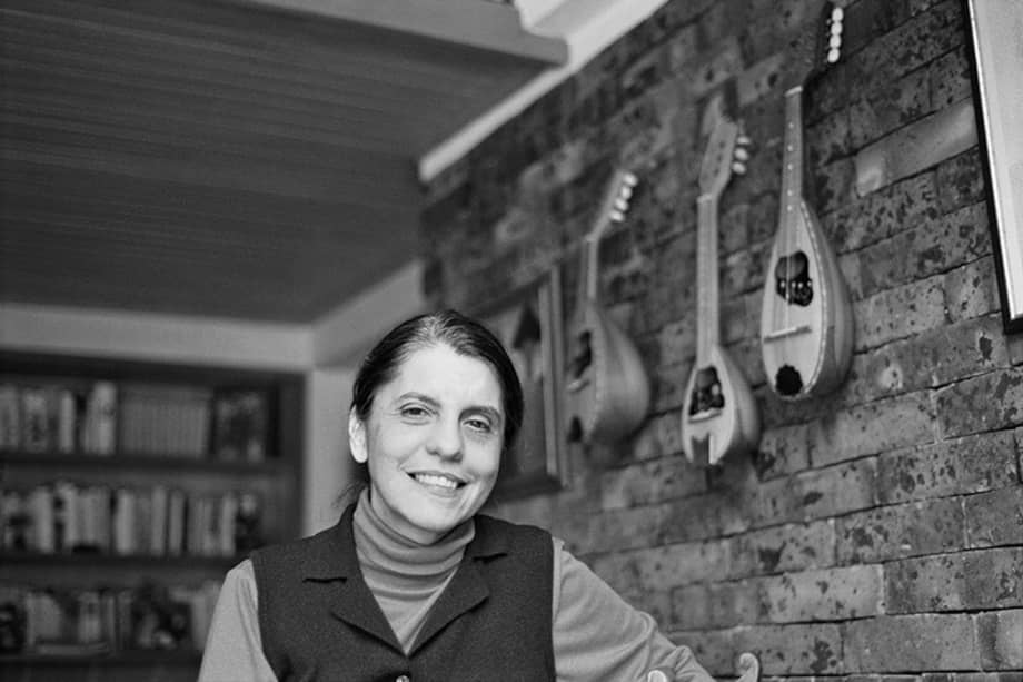 Silvia Galvis Ramírez (24 de noviembre de 1945 - 20 de septiembre de 2009) fue una periodista, politóloga y escritora, considerada entre las más importantes de Colombia por su trabajo en medios como Vanguardia Liberal, El Espectador y Cambio 16. Fue autora de cinco novelas, entre ellas “Sabor a mí”; de cuatro libros de no ficción, entre ellos “Los García Márquez”, un libro de teatro y dos más de periodismo en coautoría con Alberto Donadio.