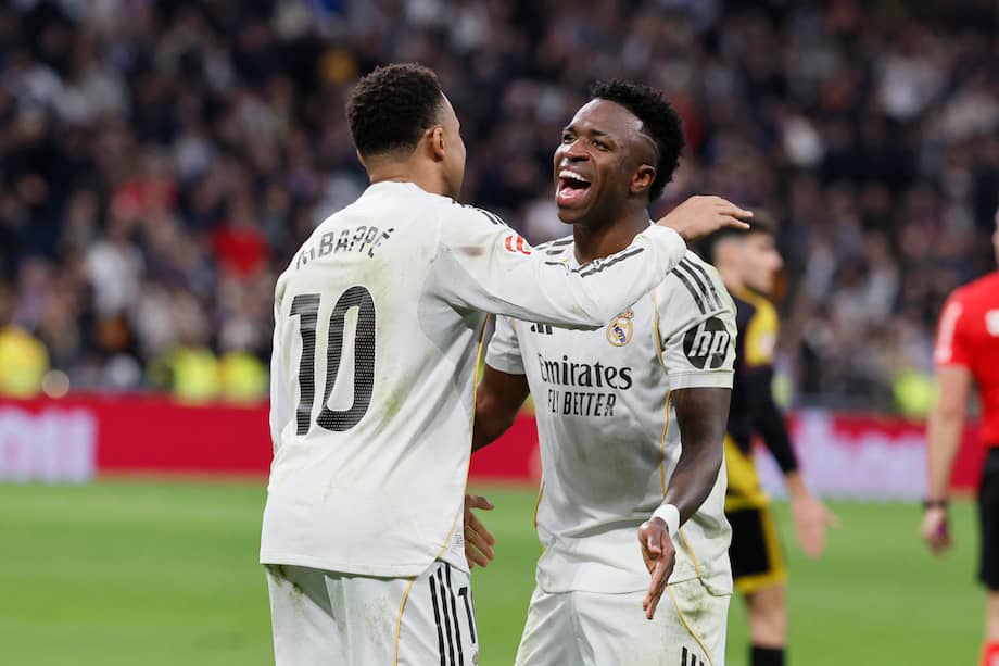 Kylian Mbappé y Vinícius Jr., quien fue uno de los jugadores más silbados, durante el partido por LaLiga entre Real Madrid y Rayo Vallecano este domingo primero de febrero de 2026 en el Santiago Bernabéu de Madrid, España.