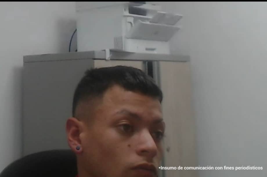 La Fiscalía sostiene que tres hombres habrían actuado de manera coordinada durante el ataque ocurrido en la estación Minuto de Dios de TransMilenio.