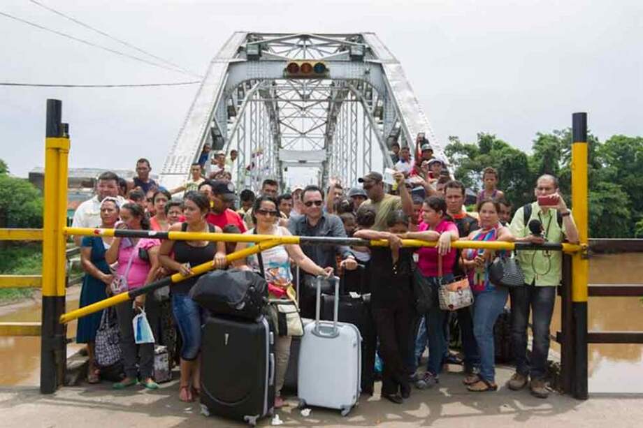 Aplazan de nuevo reunión de ministros de Defensa de Colombia y Venezuela