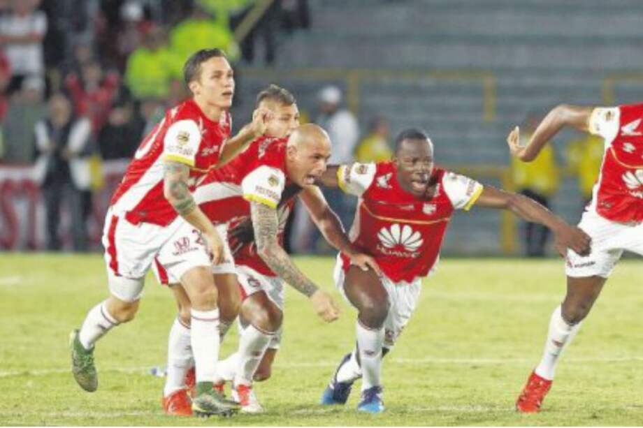 Los jugadores de Santa Fe quieren seguir haciendo historia. Tras ganar la Copa Suramericana, ahora inician la lucha por la Libertadores. / EFE