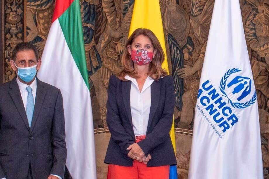 Salem Rashid Al Owais, Embajador de los Emiratos Árabes Unidos; la vicepresidenta Marta Lucía Ramírez y Jozef Merkx, Representante del ACNUR en Colombia.