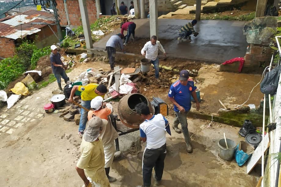 El convite de firmantes de la paz en Manrique, Medellín.