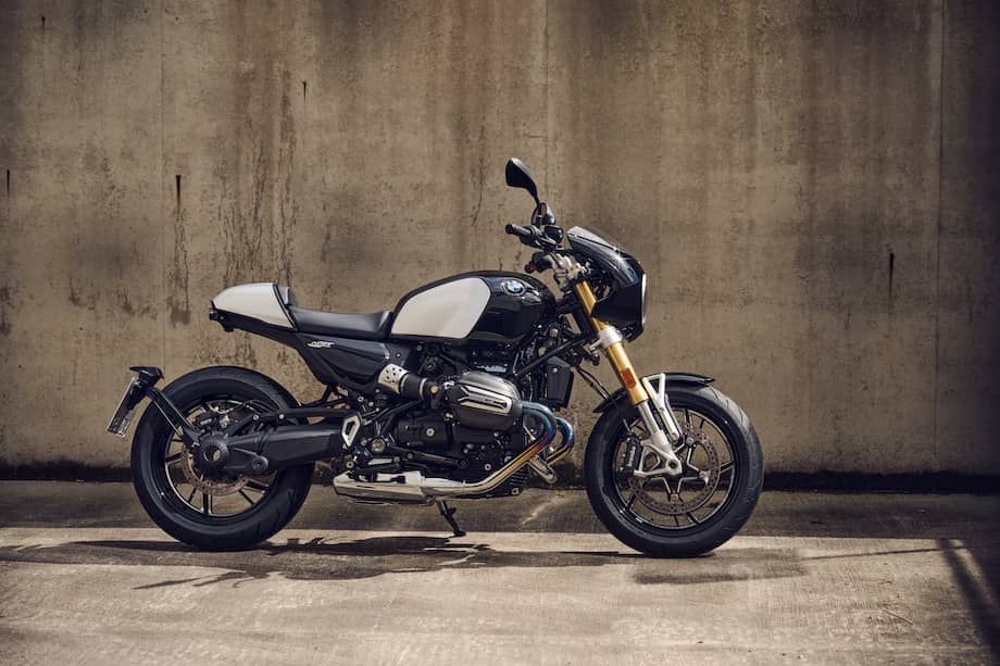 Las nuevas BMW R 12 nineT y R 12, presentadas durante el centenario de BMW Motorrad, destacan por su configuración de motor boxer de dos cilindros y transmisión por flecha cardán, características que han sido emblemas de las motocicletas BMW durante los últimos 100 años.