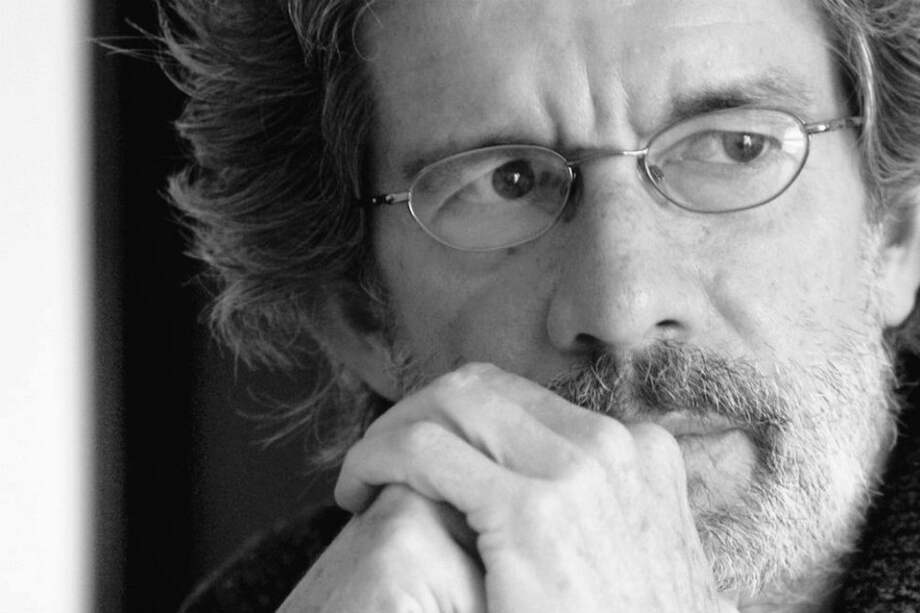 Tomás González nació en Medellín en 1950 y publicó su primer libro, ‘Primero estaba el mar’, en 1983. / EFE