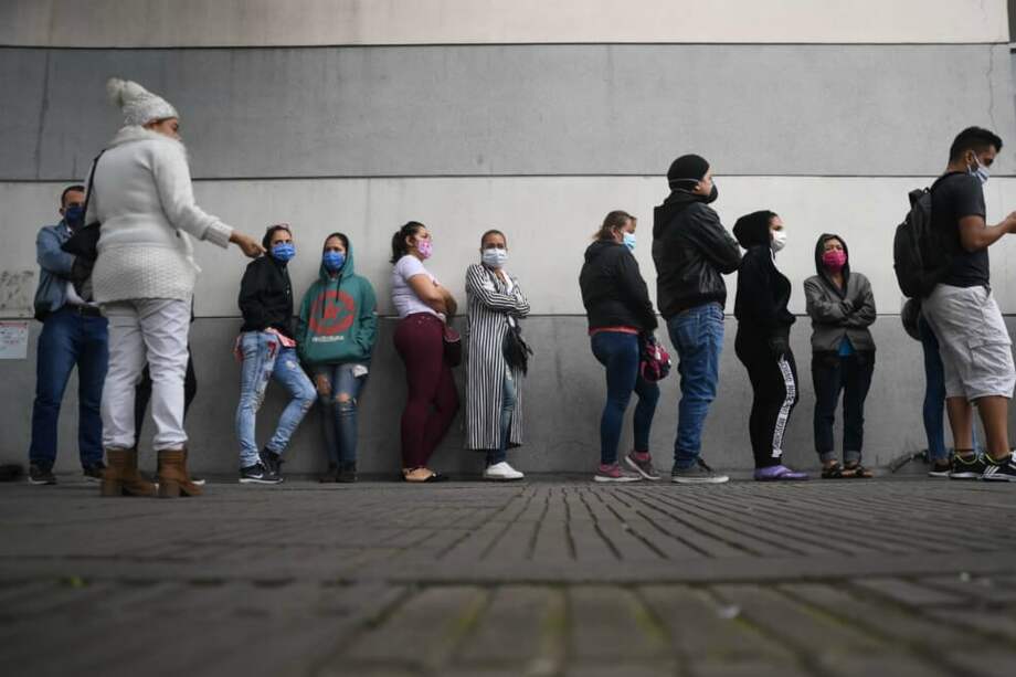 Desde este 6 de abril quienes quieran usar el transporte público en Medellín deberán utilizar tapabocas. / El Espectador