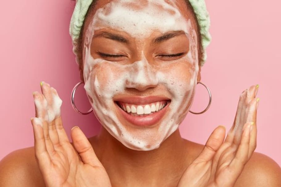 Esta crema blanqueadora de piel hecha con bicarbonato es ideal para quitar las manchas de la piel en solo 7 días. Aquí te explicamos como prepararla, aplicarla y sus beneficios.