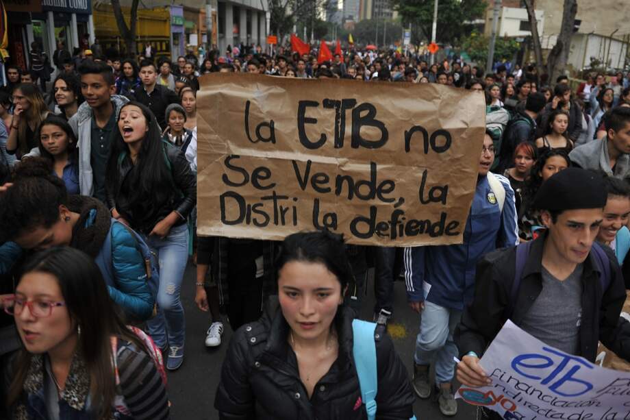 La venta de la ETB, para la cual tiene vía libre Peñalosa, es uno de los motivos para impulsar su revocatoria. / Gustavo Torrijos