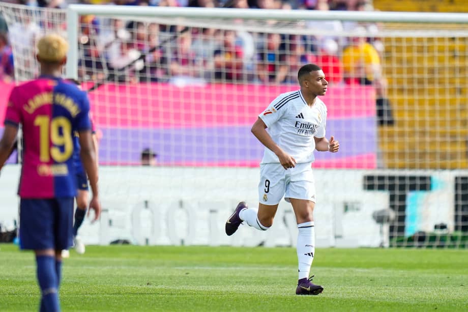 Real Madrid, líder del campeonato, recibe a un Barcelona que busca revalidar su título y acercarse a la punta.