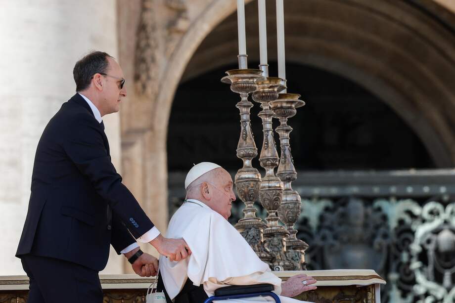 El papa Francisco reapareció en la Plaza de San Pedro por el Jubileo de los Enfermos.
