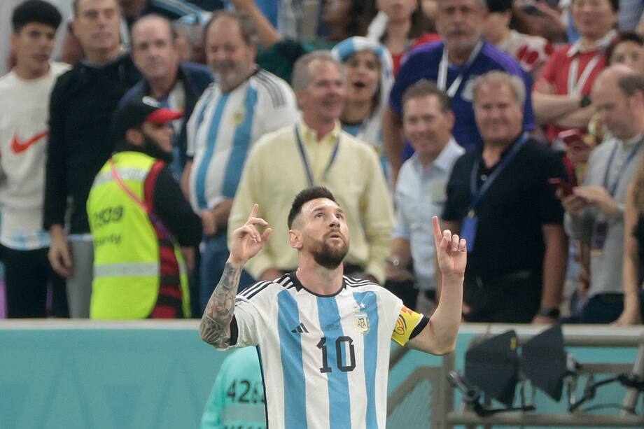 -FOTODELDÍA- LUSAIL (CATAR), 13/12/2022.- Lionel Messi de Argentina celebra un gol hoy, en un partido de semifinales del Mundial de Fútbol Qatar 2022 entre Argentina y Croacia en el estadio de Lusail (Catar). EFE/Juan Ignacio Roncoroni