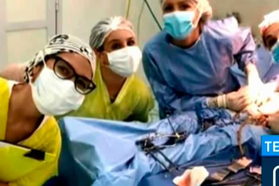 Imagen del equipo médico argentino envuelto en la polémica y que se difundió a través de redes sociales. / Redes sociales