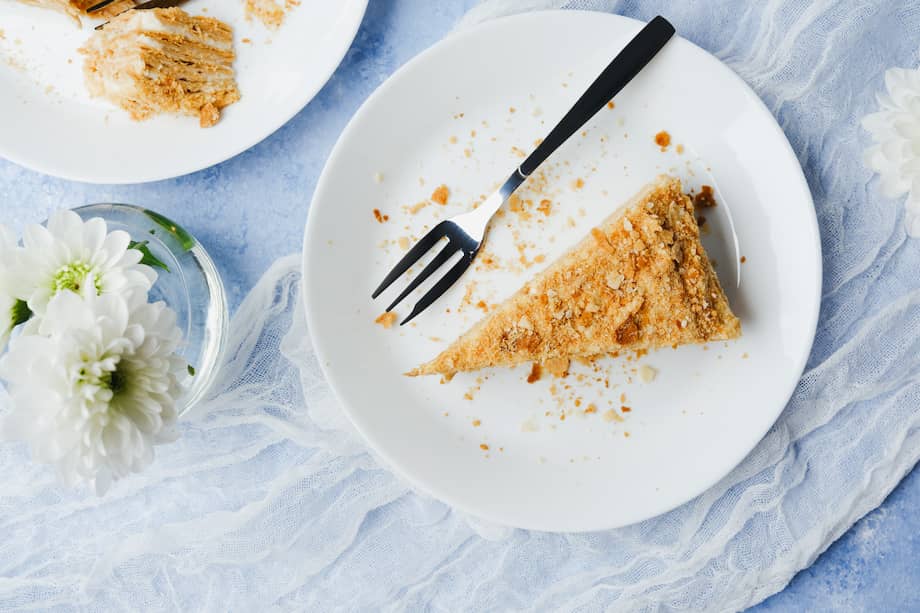 Postre Napoleón, exponente de la gastronomía de dulce francesa.