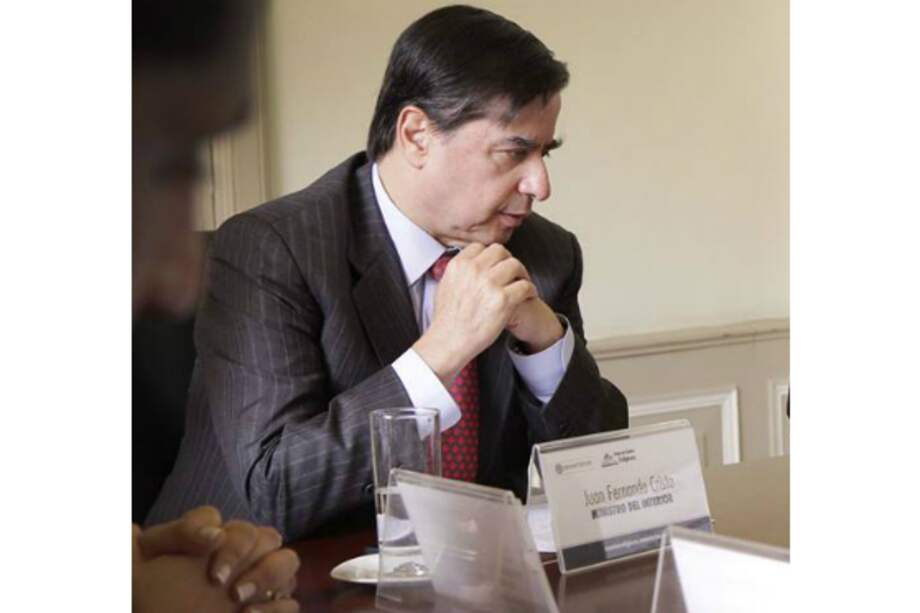 Acusan al Mininterior de participación indebida en política