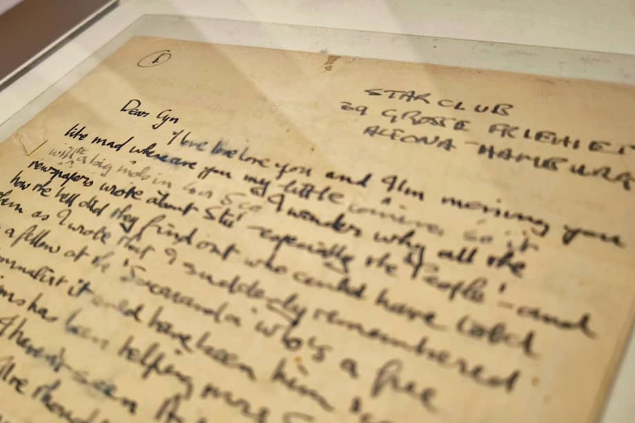Foto de referencia: La carta de un veinteañero John Lennon a su amor de aquel entonces, que se subastó en la Casa Christie's, en Londres.