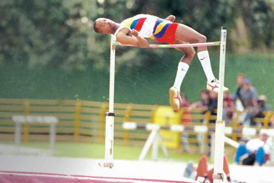 Gilmar Mayo, nacido en Pailitas (Cesar), saltó 2,33 metros el 17 de octubre de 1994 en Pereira, y desde entonces es dueño del registro suramericano. / Archivo - El Espectador