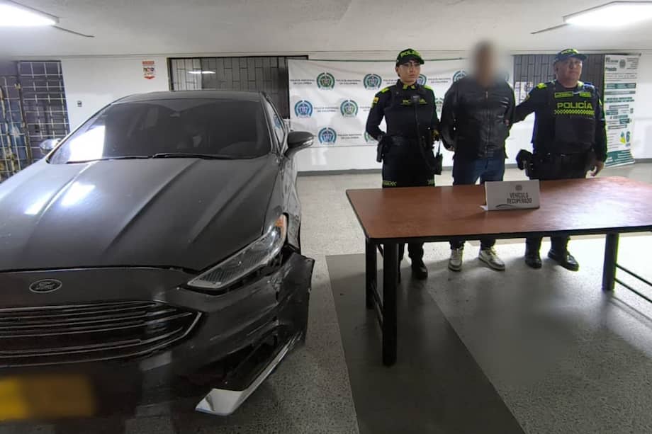 El capturado intentó eludir el retén de las autoridades, pero se estrelló a los pocos metros y fue capturado.