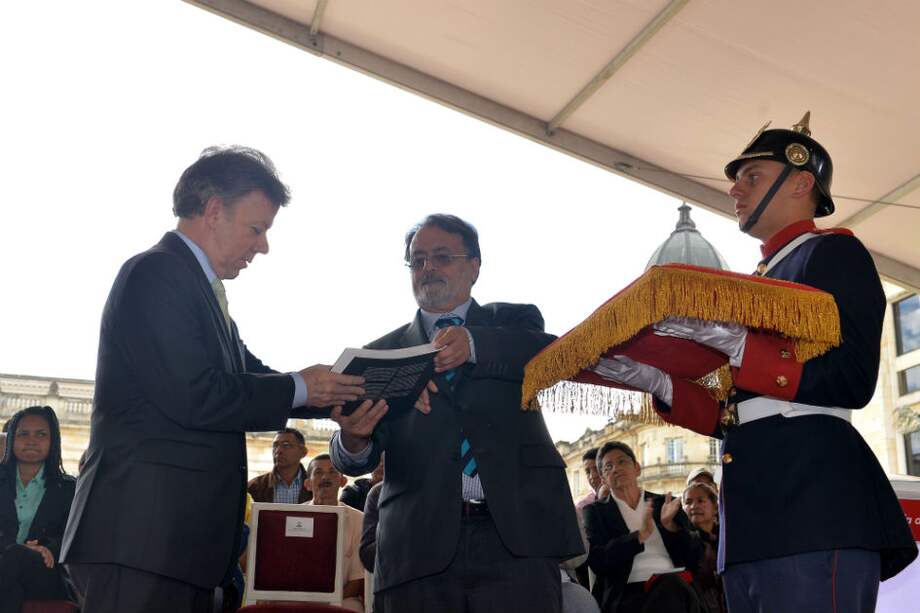 Informe sobre conflicto colombiano es el primer paso a la verdad: Santos