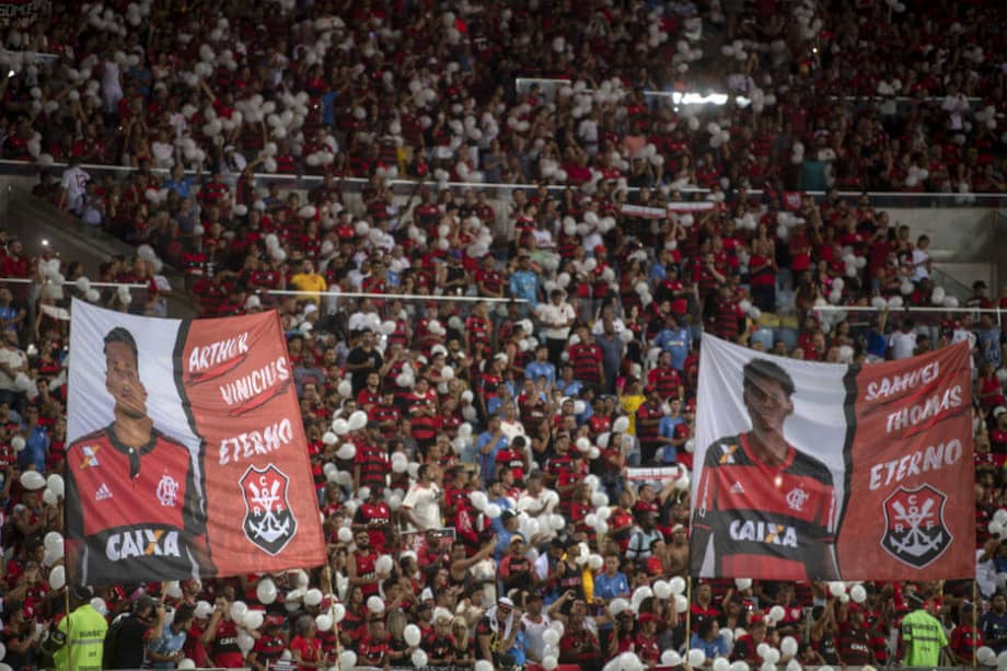 Flamengo y Fluminense le rindieron homenaje a los jóvenes fallecidos en el incendio de Río de Janeiro. / AFP