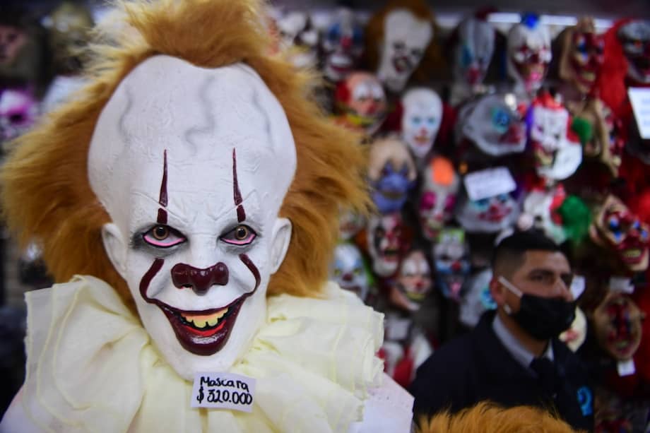 Muchos usuarios prefieren pasar una noche de miedo sin moverse de casa. Eso también es posible gracias a los videojuegos, ya sea porque son títulos de terror o porque se adaptan a Halloween e incluyen esta temática. / Gustavo Torrijos.