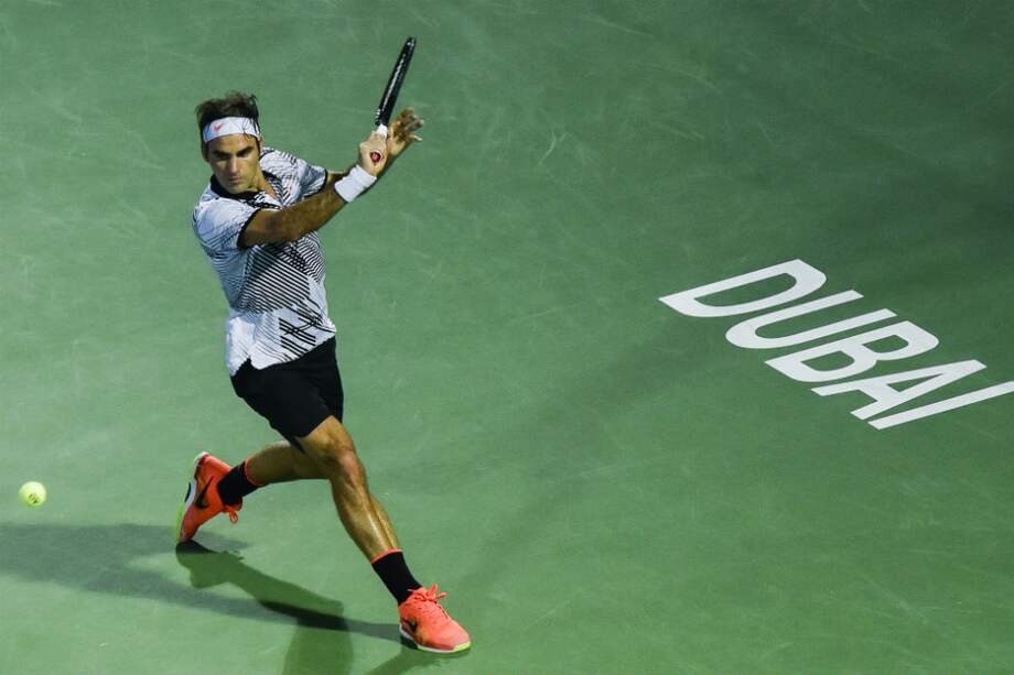 Roger Federer cayó eliminado en octavos de final en el Abierto de Dubai. / AFP