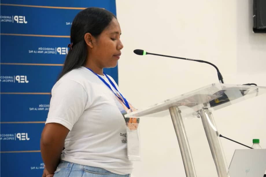 Chely Nieves Oñate tenía cinco años cuando hombres del Ejército asesinaron a su madre, que tenía siete meses de embarazon.