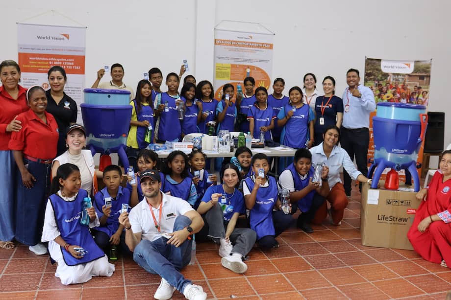 Se instalaron cinco filtros comunitarios con capacidad de purificar 1.200
litros diarios de agua, beneficiando directamente a 714 niñas, niños y
adolescentes y 786 adultos.