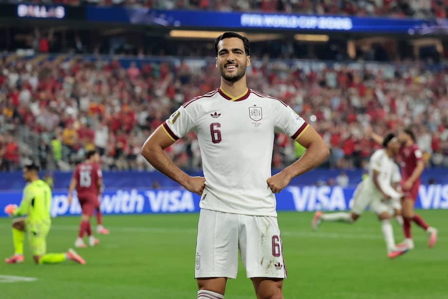 Mikel Merino celebrando su gol.