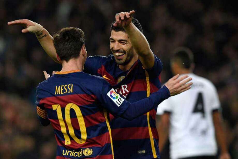 Lionel Messi y Luis Suárez figuran entre los 10 finalistas al título de mejor jugador. Foto: AFP