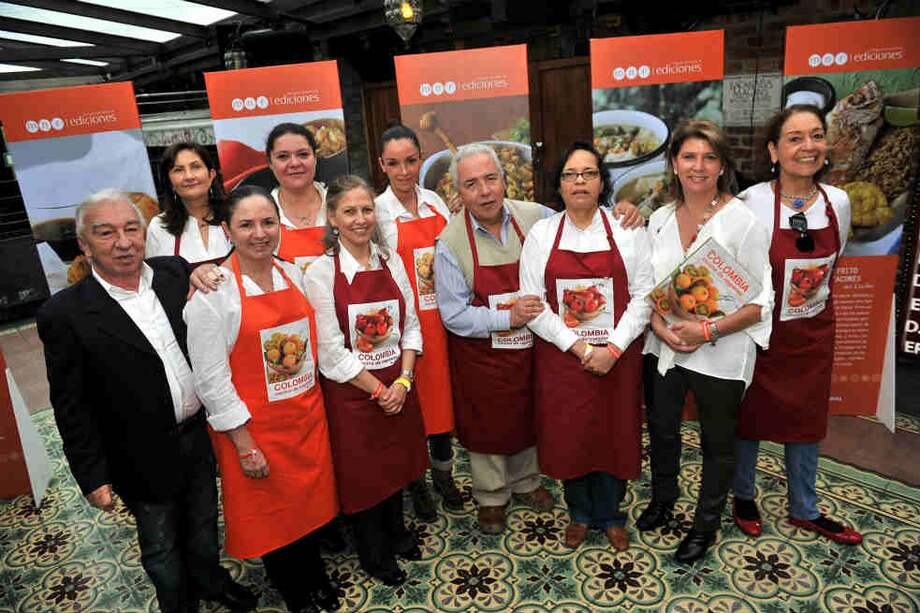 Este es el grupo de chefs e investigadores y la editora responsables de ‘Colombia, cocina de regiones’. / David Campuzano