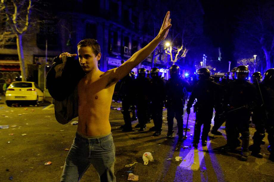 Las manifestaciones en Barcelona dejan varios heridos y detenidos. / AFP