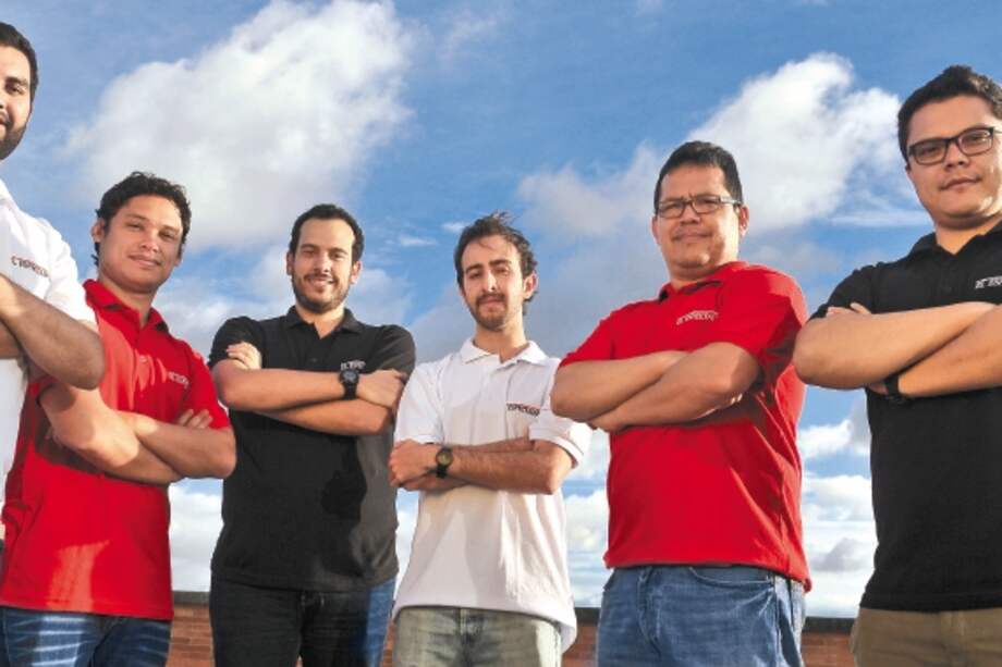 Óscar Guesgüán, Jesús de la Hoz, Luis Guillermo Montenegro, Thomas Blanco, Luis Guillermo Ordóñez (editor) y Camilo Amaya, el equipo de deportes de El Espectador que cubrirá todos los ángulos del Mundial de Rusia 2018. / Óscar Pérez