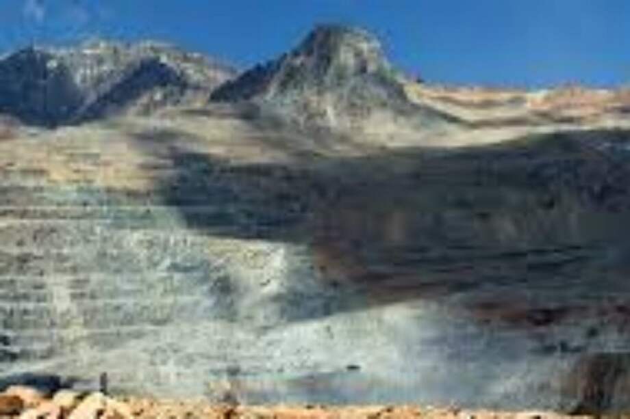 Codelco y Gobierno de Colombia firman alianza de exploraciones