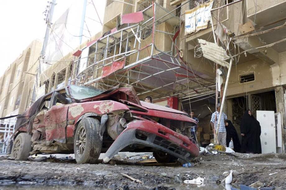 Imagen de uno de los atentados perpetrados con carro bomba en Irak./ EFE