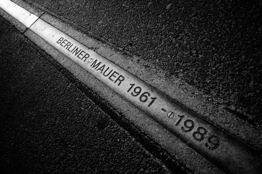 Placa conmemorativa a lo que fue el Muro de Berlín, construido en 1961 y derribado en 1989. / Interest