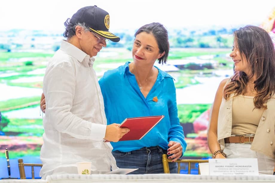 Presidente Gustavo Petro y Martha Carvajalino, ministra de Agricultura y Desarrollo Rural. / Fotos: Cortesía Ministerio de Agricultura y Desarrollo Social