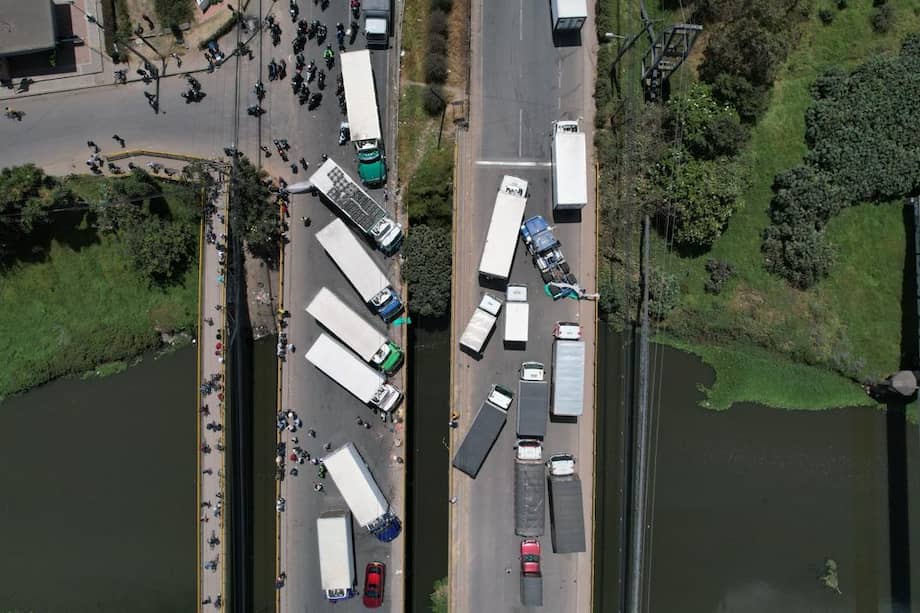 Bloqueos en Av. calle 17 con calle 137