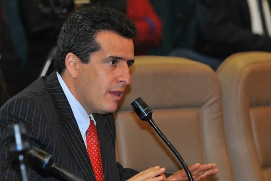 Senador Luis Fernando Velasco hospitalizado en Cali