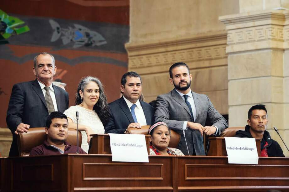 La Mesa Directiva de la Cámara cedió su curul a representantes de líderes sociales. / Tomada de Twitter - @ChaconCongreso Presidente de la Cámara, Alejandro Carlos Chacón.