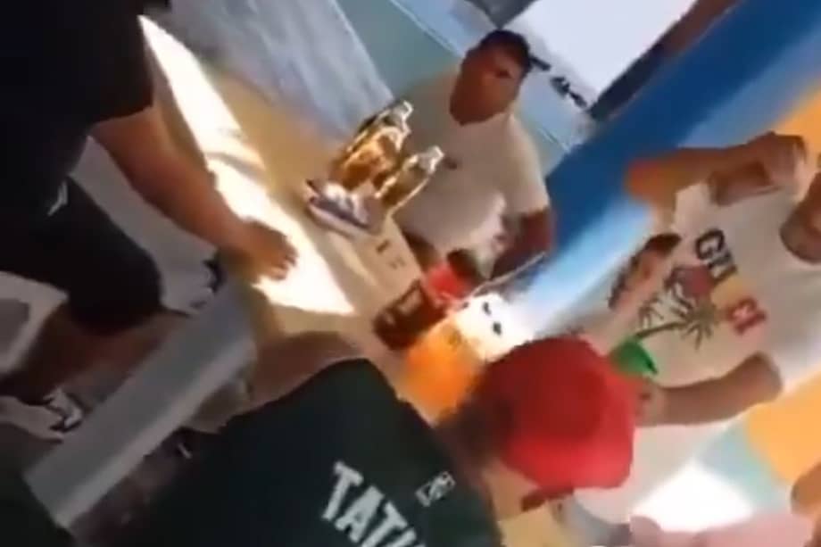 El Instituto Nacional Penitenciario (INPEC) incautó el celular usado para grabar el video en el patio 10 de la cárcel de Palogordo.