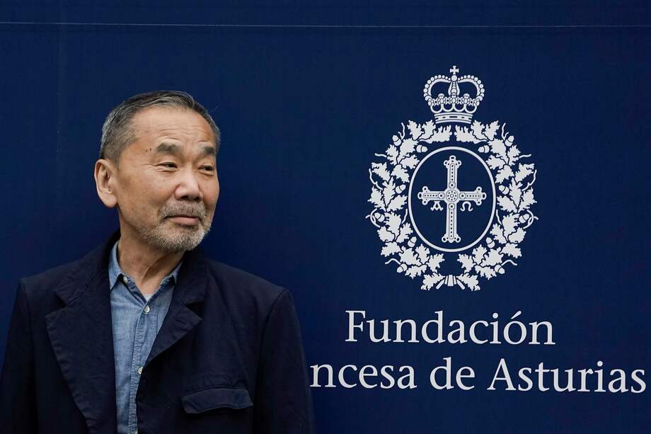 El escritor japonés Haruki Murakami, distinguido con el galardón de las Letras, recibió este viernes el Premio Princesa de Asturias.