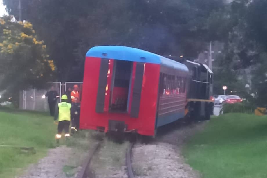Tren de la Sabana se descarriló a la altura de la NQS.