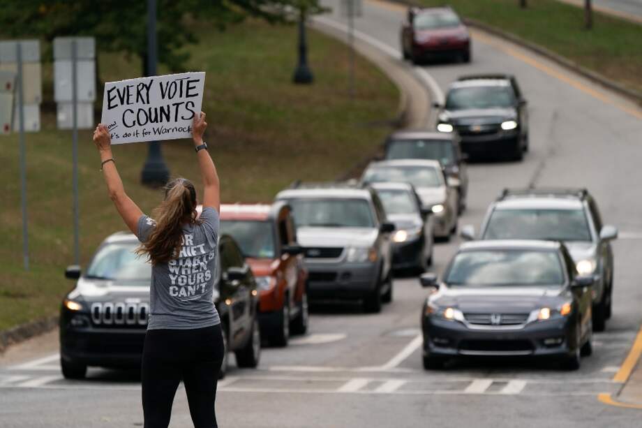En este momento hay por lo menos 350 proyectos estatales que restringen el derecho al voto en Estados Unidos.