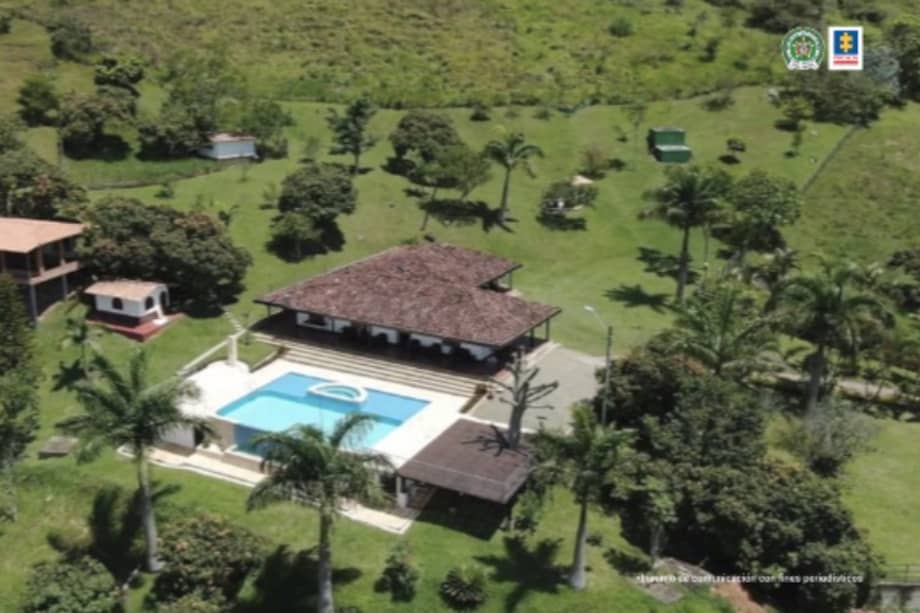 Los bienes están ubicados en Barbosa, Bello y Medellín (Antioquia). La Fiscalía también ocupó bienes avaluados en 9.000 millones de pesos a los hermanos Bladimir y Edwin Granda Carvajal, considerados los emisarios de ‘Otoniel’.